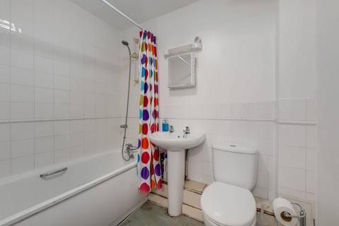 2 bedroom flat for sale, STATION ROAD, N22 6UX, Wood Green, London, N22