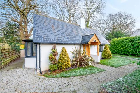 Lake Cottage Oakwood Close, Chislehurst, BR7 5DD