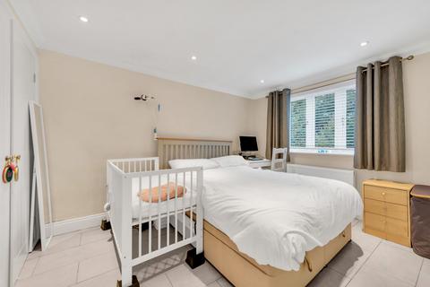 Lake Cottage Oakwood Close, Chislehurst, BR7 5DD