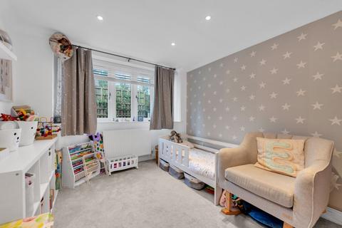 Lake Cottage Oakwood Close, Chislehurst, BR7 5DD