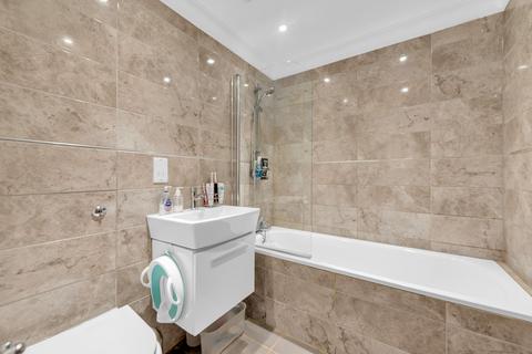 Lake Cottage Oakwood Close, Chislehurst, BR7 5DD