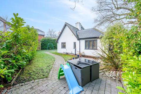 Lake Cottage Oakwood Close, Chislehurst, BR7 5DD