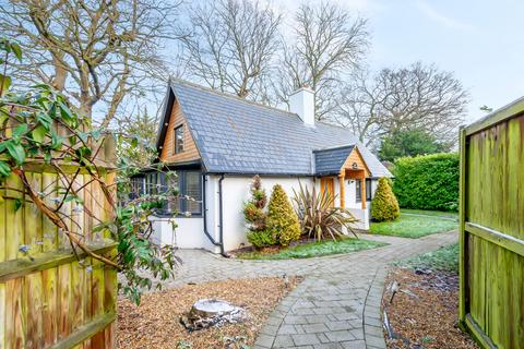 Lake Cottage Oakwood Close, Chislehurst, BR7 5DD