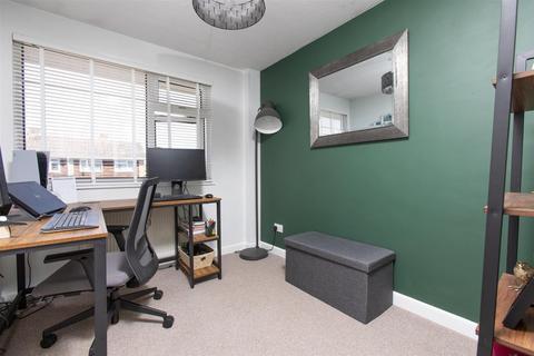 11a Westmead Crescent, Trowbridge, BA14 0LY