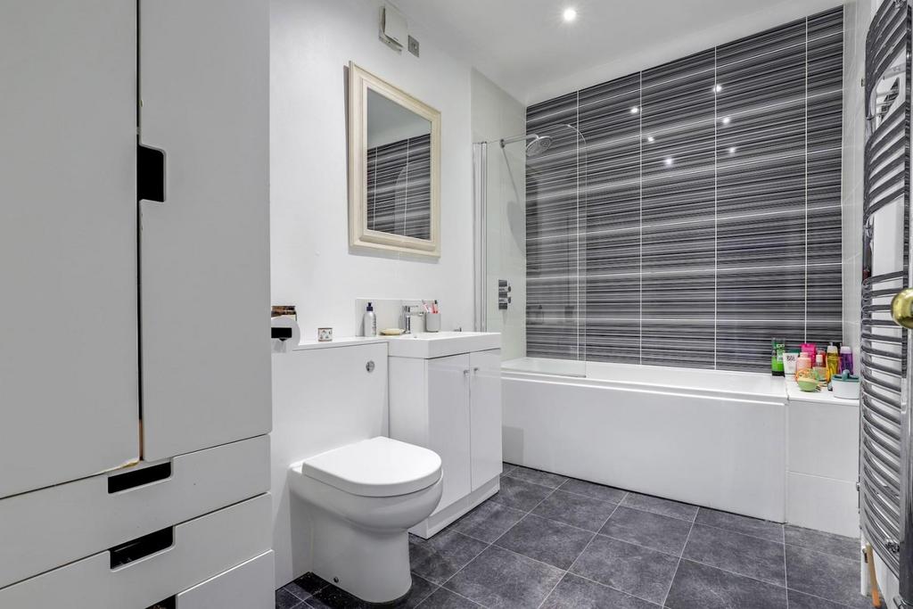 10-0aba JHProp World - F3, 74-76 Lawrie Park Road -