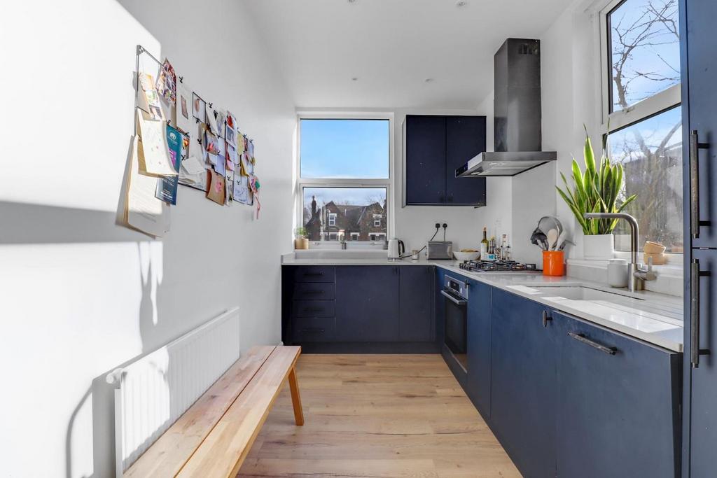13-6156 JHProp World - F3, 74-76 Lawrie Park Road -