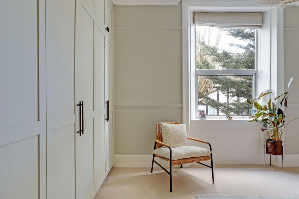 02-ca94 JHProp World - F3, 74-76 Lawrie Park Road -