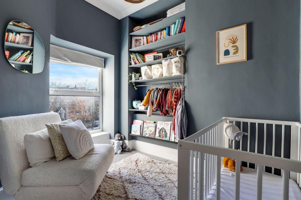 09-2b38 JHProp World - F3, 74-76 Lawrie Park Road -