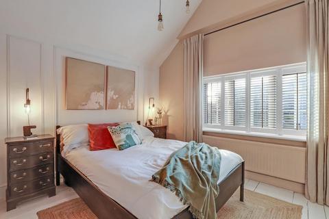 35a Addington Grove, London, SE26 4JX