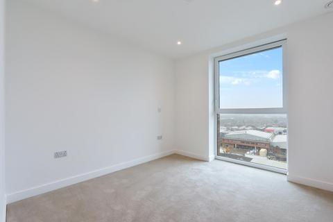 2 bedroom apartment to rent, Waterview House, Grand Union, London, HA0