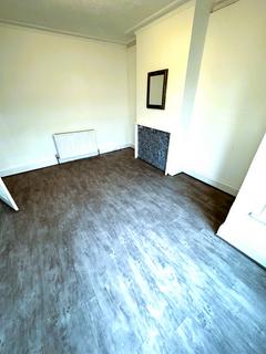 1 bedroom flat to rent, Clarissa Road, Romford RM6