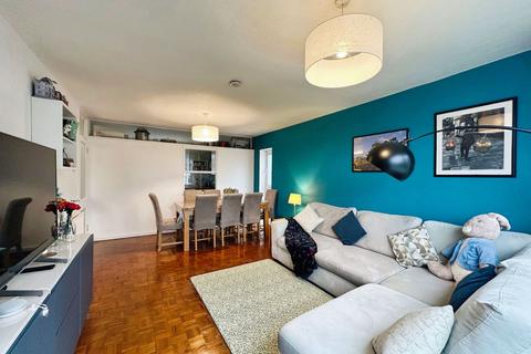 4, Bedford House Stratton Close, Edgware, HA8 6PH