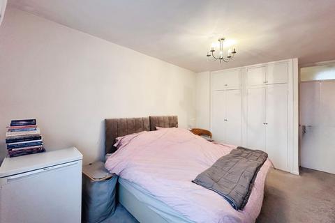 4, Bedford House Stratton Close, Edgware, HA8 6PH