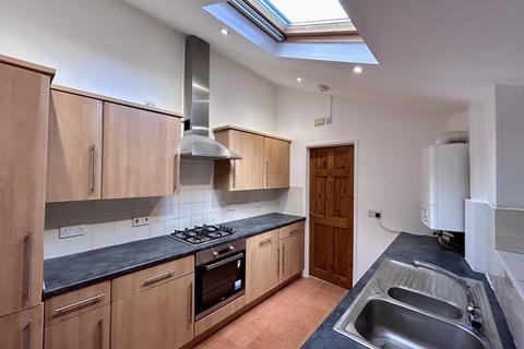 2 bedroom terraced house to rent, Trinity Street, Abergavenny