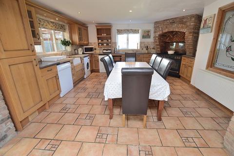 4 bedroom detached house for sale, Dovedale Cottage, 107 High Street, Coningsby