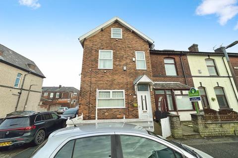 4 bedroom end of terrace house for sale, Brierley Street, Bury