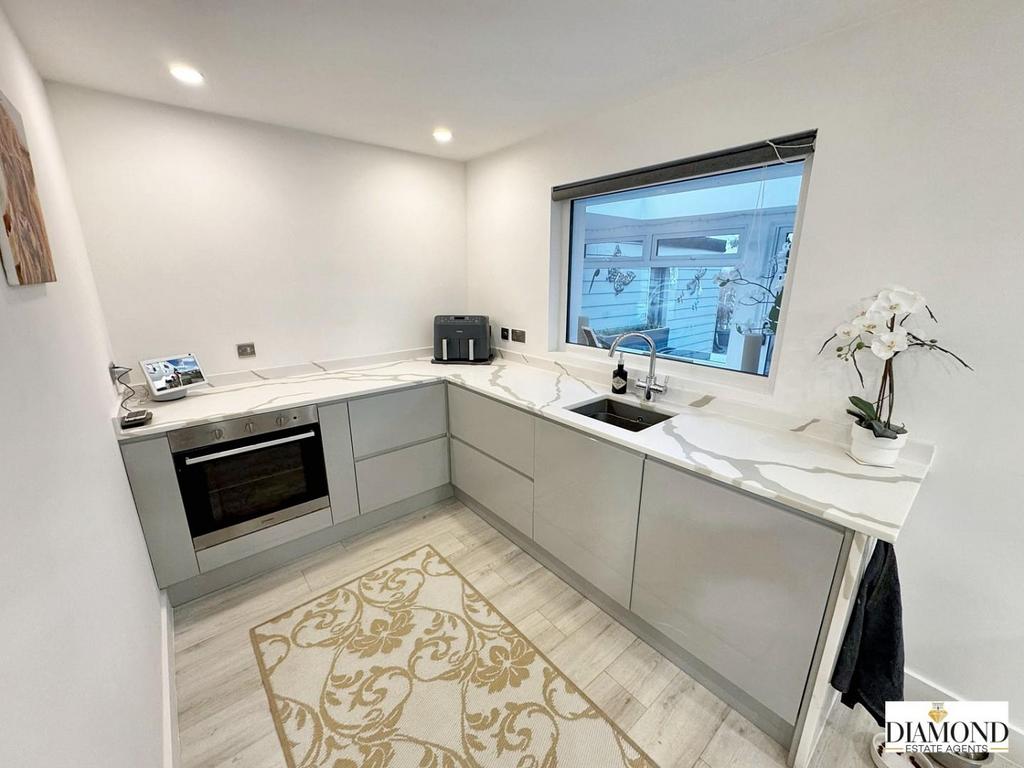 Kitchen/Dining Space