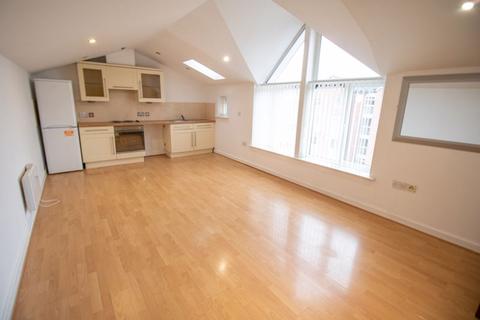 3 bedroom apartment to rent, Sugar Mill Square, Salford M5