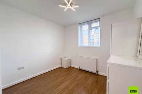 3 bedroom apartment to rent, Worple Road, London SW19