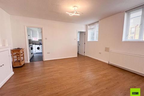 3 bedroom apartment to rent, Worple Road, London SW19