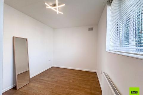 3 bedroom apartment to rent, Worple Road, London SW19