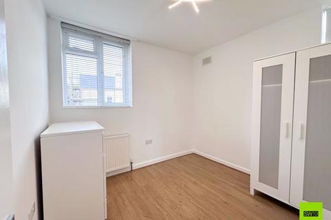 3 bedroom apartment to rent, Worple Road, London SW19