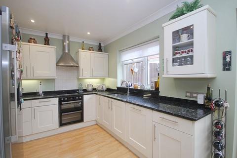 4 bedroom semi-detached house for sale, Courthope Road, Greenford