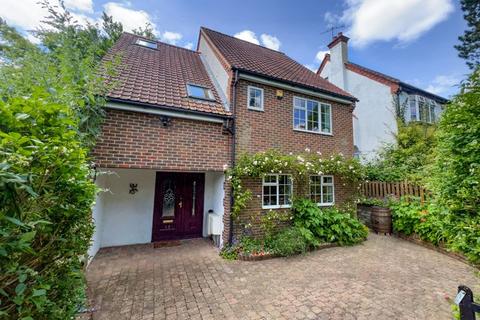 4 bedroom detached house for sale, The Close, Purley