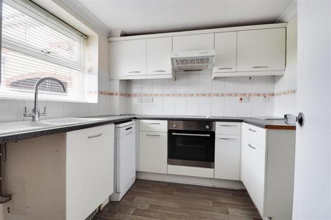 2 bedroom terraced house for sale, Blackburn Avenue, Brough