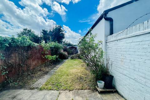 3 bedroom end of terrace house to rent, Frant Road