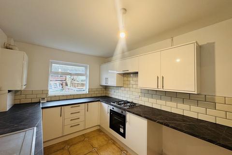 3 bedroom terraced house to rent, Smallman Road, Crewe