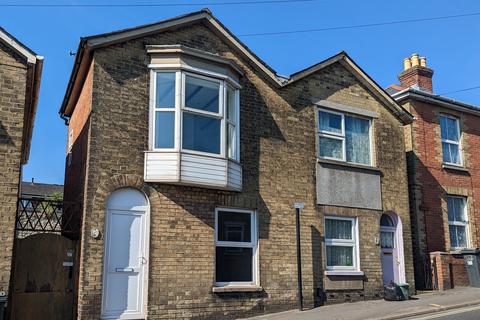 2 bedroom semi-detached house to rent, Green Street