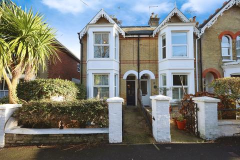 4 bedroom semi-detached house to rent, Granville Road, Cowes