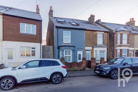 4 bedroom end of terrace house to rent, Tonge Road, Sittingbourne ME10