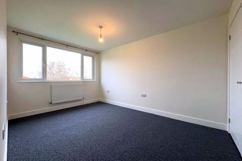 3 bedroom terraced house to rent, Amber Close, Gloucester