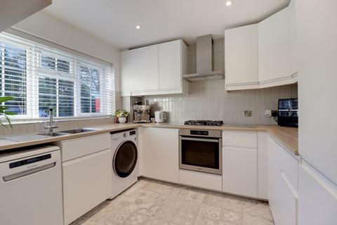 34 Newark Road, Windlesham, GU20 6NE