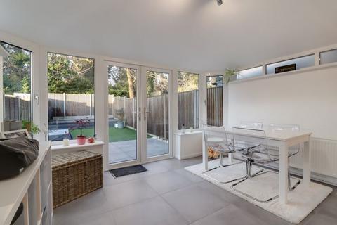 34 Newark Road, Windlesham, GU20 6NE