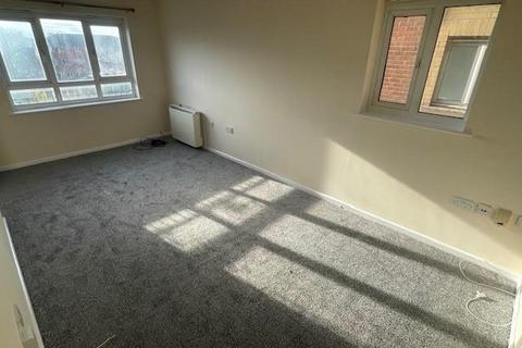 2 bedroom flat to rent, Buxton Close, Edmonton