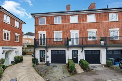 3 bedroom end of terrace house for sale, Mowbray Close, Epping