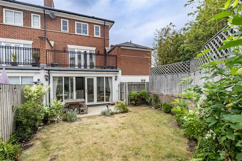 3 bedroom end of terrace house for sale, Mowbray Close, Epping