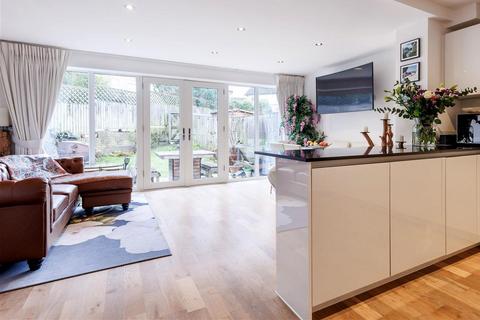 3 bedroom end of terrace house for sale, Mowbray Close, Epping