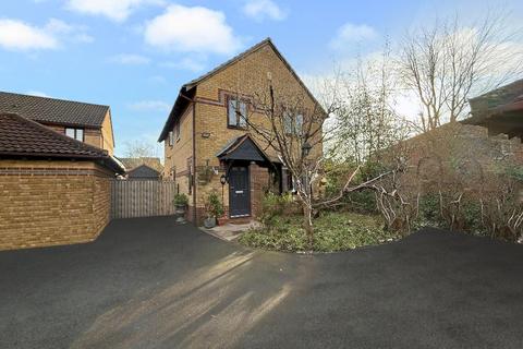 4 bedroom detached house for sale, Dovedale, Bushmead, Luton, Bedfordshire, LU2 7FQ