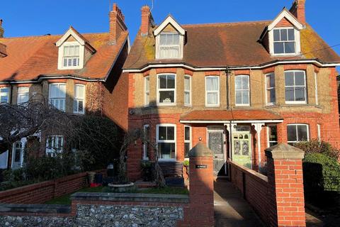 College Hill, Steyning, West Sussex, BN44 3GB