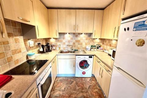 2 bedroom retirement property for sale, Penrith Court, Broadwater Street East, Worthing, West Sussex, BN14 9AN