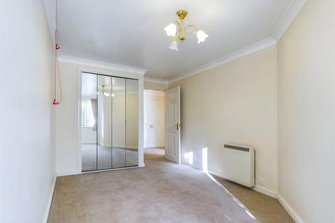 1 bedroom apartment for sale, Lymington Road, Highcliffe, Christchurch, Dorset, BH23