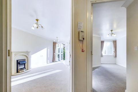 1 bedroom apartment for sale, Lymington Road, Highcliffe, Christchurch, Dorset, BH23