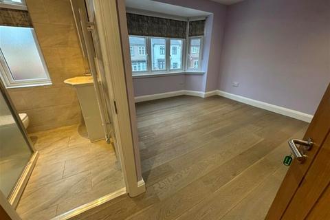 4 bedroom property to rent, KINGS AVENUE, CHADWELL HEATH RM6