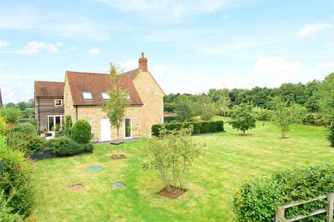 5 bedroom detached house to rent, High Street, Thornborough, Buckingham, Buckinghamshire, MK18