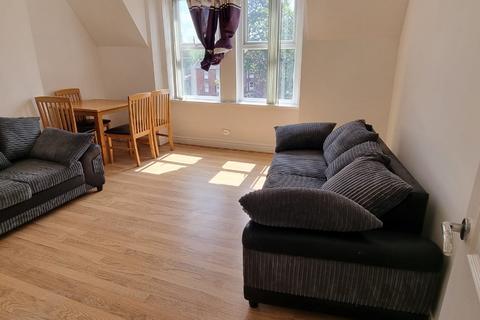 2 bedroom flat to rent, 2a Eversley Street