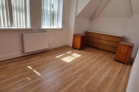 2 bedroom flat to rent, 2a Eversley Street